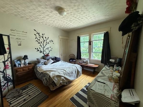 Photo 9 of 11 Woodford St